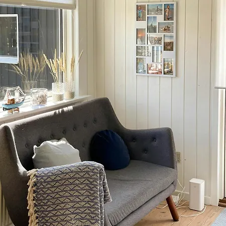 Prázdninový dům Black Wooden Summer House By The West Coast